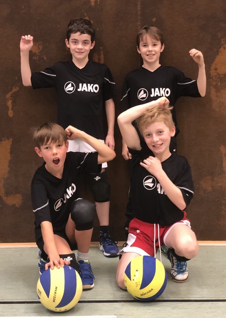 Einige Jungs der derzeitigen U12m: stehend v.l.: Max Stumpp, Daniel Welge. Unten: Yannis Estermann, Joshua Märkle